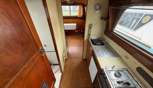Broom Commander - Perrapin - 5 Berth Classic wooden river cruiser