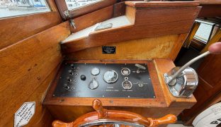 Broom Commander - Perrapin - 5 Berth Classic wooden river cruiser