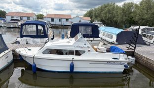 Shetland 4+2 - NAUTI GIRL - 5 Berth Inland river cruiser 