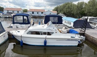Shetland 4+2 - NAUTI GIRL - 5 Berth Inland river cruiser 
