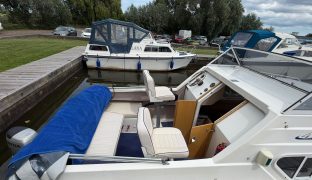 Shetland 4+2 - NAUTI GIRL - 5 Berth Inland river cruiser 