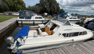 Shetland 4+2 - NAUTI GIRL - 5 Berth Inland river cruiser 