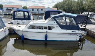Shetland 4+2 - NAUTI GIRL - 5 Berth Inland river cruiser 