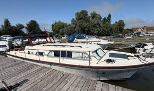 RLM 32 - ANIELA DAWN - 5 Berth Inland cruiser with offshore capabilities 