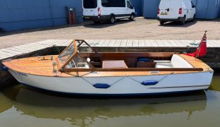 Elanco 19 - Skippy - Classic inland wooden river cruiser