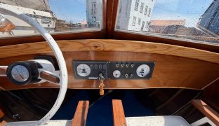 Elanco 19 - Skippy - Classic inland wooden river cruiser