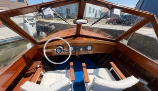 Elanco 19 - Skippy - Classic inland wooden river cruiser