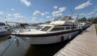 Fairline 32 - Phantom Flight - 6 Berth Inland cruiser with offshore capabilities 