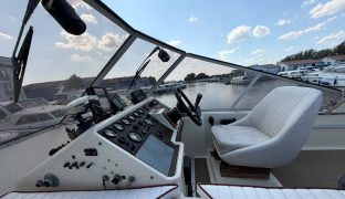 Fairline 32 - Phantom Flight - 6 Berth Inland cruiser with offshore capabilities 