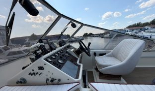 Fairline 32 - Phantom Flight - 6 Berth Inland cruiser with offshore capabilities 