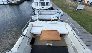 Fairline 32 - Phantom Flight - 6 Berth Inland cruiser with offshore capabilities 