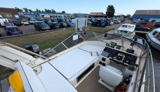 Fairline 32 - Phantom Flight - 6 Berth Inland cruiser with offshore capabilities 