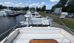 Fairline 32 - Phantom Flight - 6 Berth Inland cruiser with offshore capabilities 