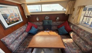 Fairline 32 - Phantom Flight - 6 Berth Inland cruiser with offshore capabilities 