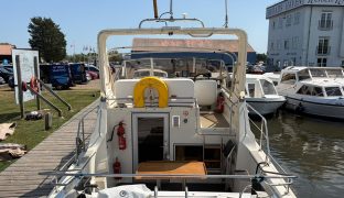 Fairline 32 - Phantom Flight - 6 Berth Inland cruiser with offshore capabilities 