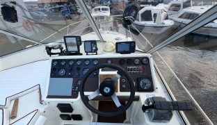 Fairline 32 - Phantom Flight - 6 Berth Inland cruiser with offshore capabilities 