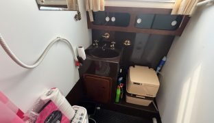 Fairline 32 - Phantom Flight - 6 Berth Inland cruiser with offshore capabilities 