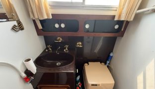 Fairline 32 - Phantom Flight - 6 Berth Inland cruiser with offshore capabilities 