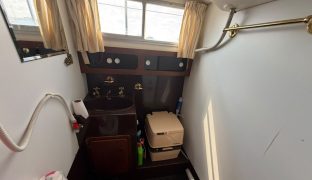 Fairline 32 - Phantom Flight - 6 Berth Inland cruiser with offshore capabilities 