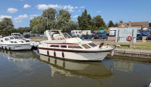 Fairline 32 - Phantom Flight - 6 Berth Inland cruiser with offshore capabilities 