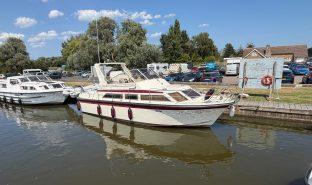 Fairline 32 - Phantom Flight - 6 Berth Inland cruiser with offshore capabilities 