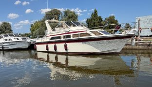 Fairline 32 - Phantom Flight - 6 Berth Inland cruiser with offshore capabilities 