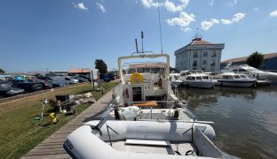 Fairline 32 - Phantom Flight - 6 Berth Inland cruiser with offshore capabilities 