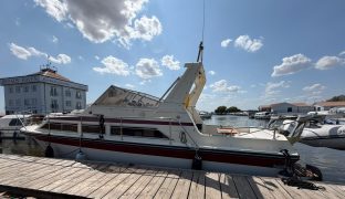 Fairline 32 - Phantom Flight - 6 Berth Inland cruiser with offshore capabilities 