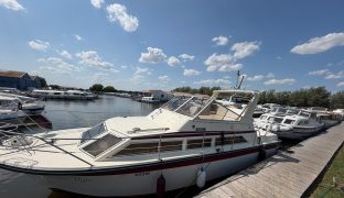 Fairline 32 - Phantom Flight - 6 Berth Inland cruiser with offshore capabilities 