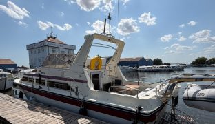 Fairline 32 - Phantom Flight - 6 Berth Inland cruiser with offshore capabilities 