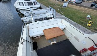 Fairline 32 - Phantom Flight - 6 Berth Inland cruiser with offshore capabilities 