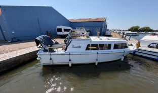 Lytton Discovery 850 - Kontiki - 3 Berth Inland cruiser