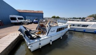 Lytton Discovery 850 - Kontiki - 3 Berth Inland cruiser