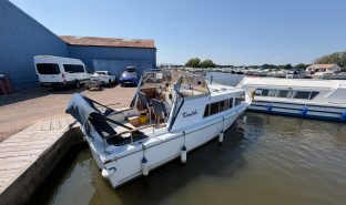 Lytton Discovery 850 - Kontiki - 3 Berth Inland cruiser