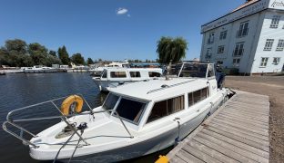 Lytton Discovery 850 - Kontiki - 3 Berth Inland cruiser