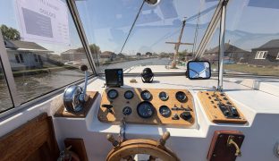 Lytton Discovery 850 - Kontiki - 3 Berth Inland cruiser