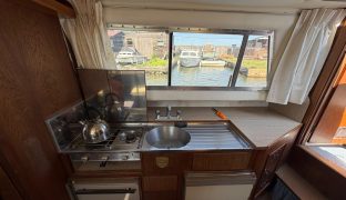 Lytton Discovery 850 - Kontiki - 3 Berth Inland cruiser