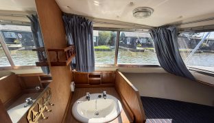 Lytton Discovery 850 - Kontiki - 3 Berth Inland cruiser