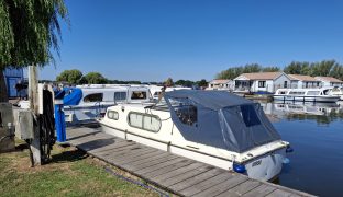 Freeman 23 - Kings Pride - 4 Berth Classic inland cruiser