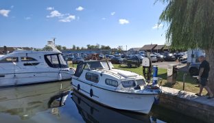 Freeman 23 - Kings Pride - 4 Berth Classic inland cruiser