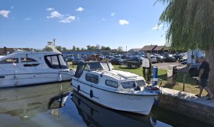 Freeman 23 - Kings Pride - 4 Berth Classic inland cruiser