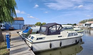 Maderia 27 - Lady Jane - 4 Berth 27ft Inland cruiser 