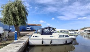 Maderia 27 - Lady Jane - 4 Berth 27ft Inland cruiser 