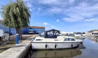 Maderia 27 - Lady Jane - 4 Berth 27ft Inland cruiser 