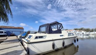 Maderia 27 - Lady Jane - 4 Berth 27ft Inland cruiser 