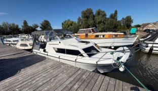 Pace Reflection - Supermac - 4 Berth Inland cruiser 