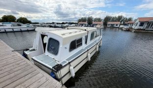 Hampton Safari MK2 - Dragonfly - 4 Berth Inland cruiser