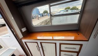 Hampton Safari MK2 - Dragonfly - 4 Berth Inland cruiser
