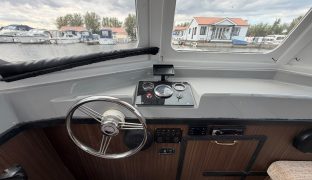 Hampton Safari MK2 - Dragonfly - 4 Berth Inland cruiser