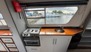 Hampton Safari MK2 - Dragonfly - 4 Berth Inland cruiser